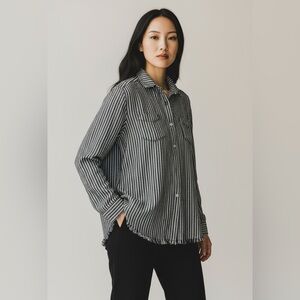 Storia Monochrome Striped Knit shirt